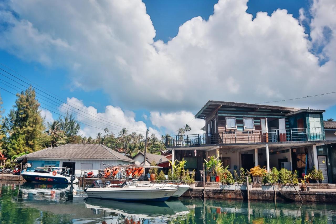 Baan Rabieng Talay Homestayบ้านระเบียงทะเล โฮมสเตย์เกาะกูด Ko Kut Extérieur photo